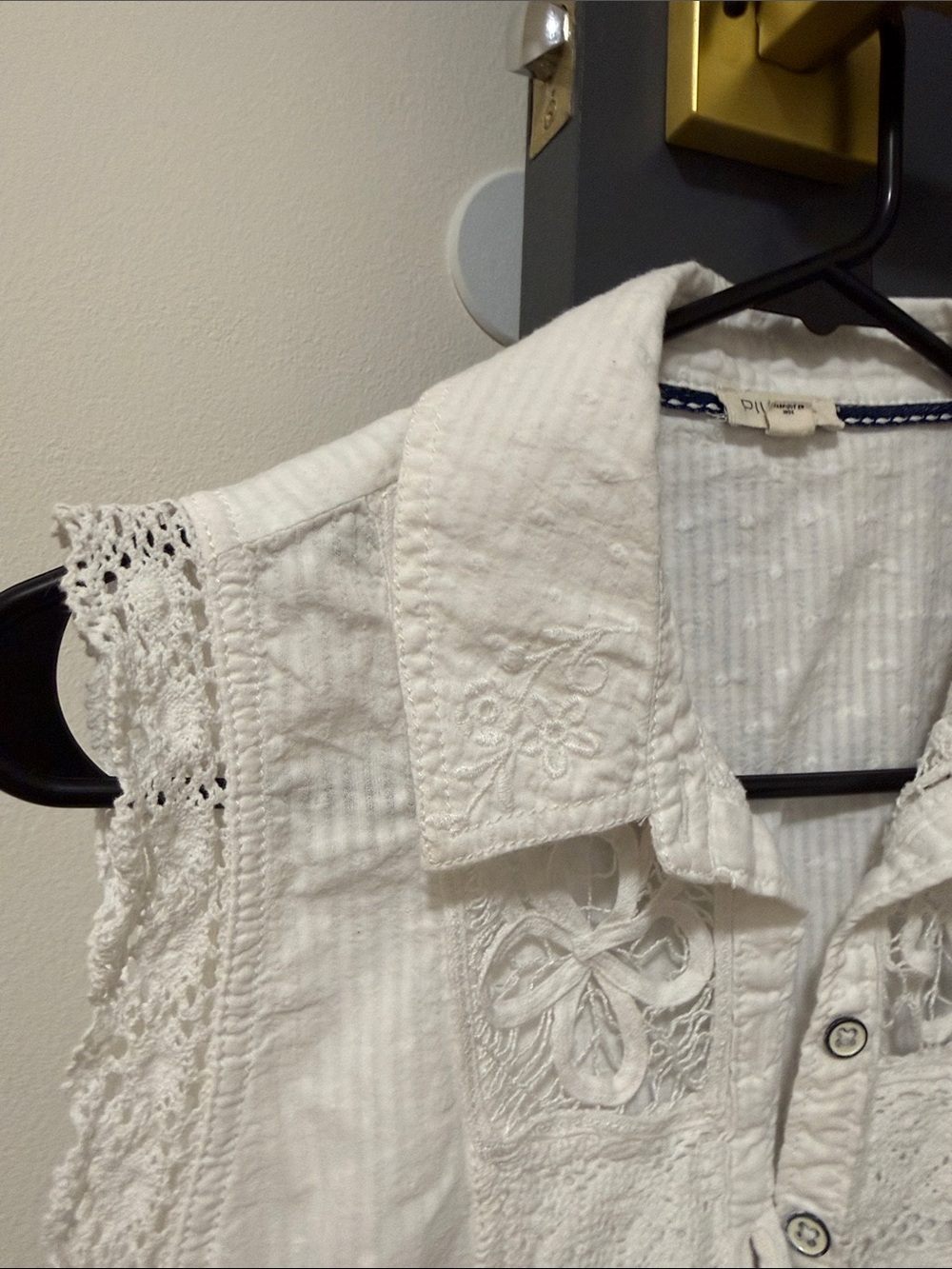 Pilcro White Sleeveless Lace-Trim Peplum Camisole - Picture 2 of 5